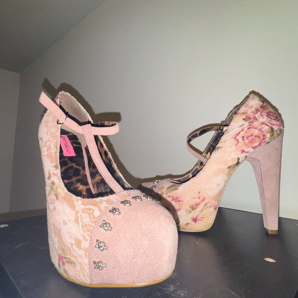 Vintage Betsey Johnson MORTICIA Floral lace pump size 10
